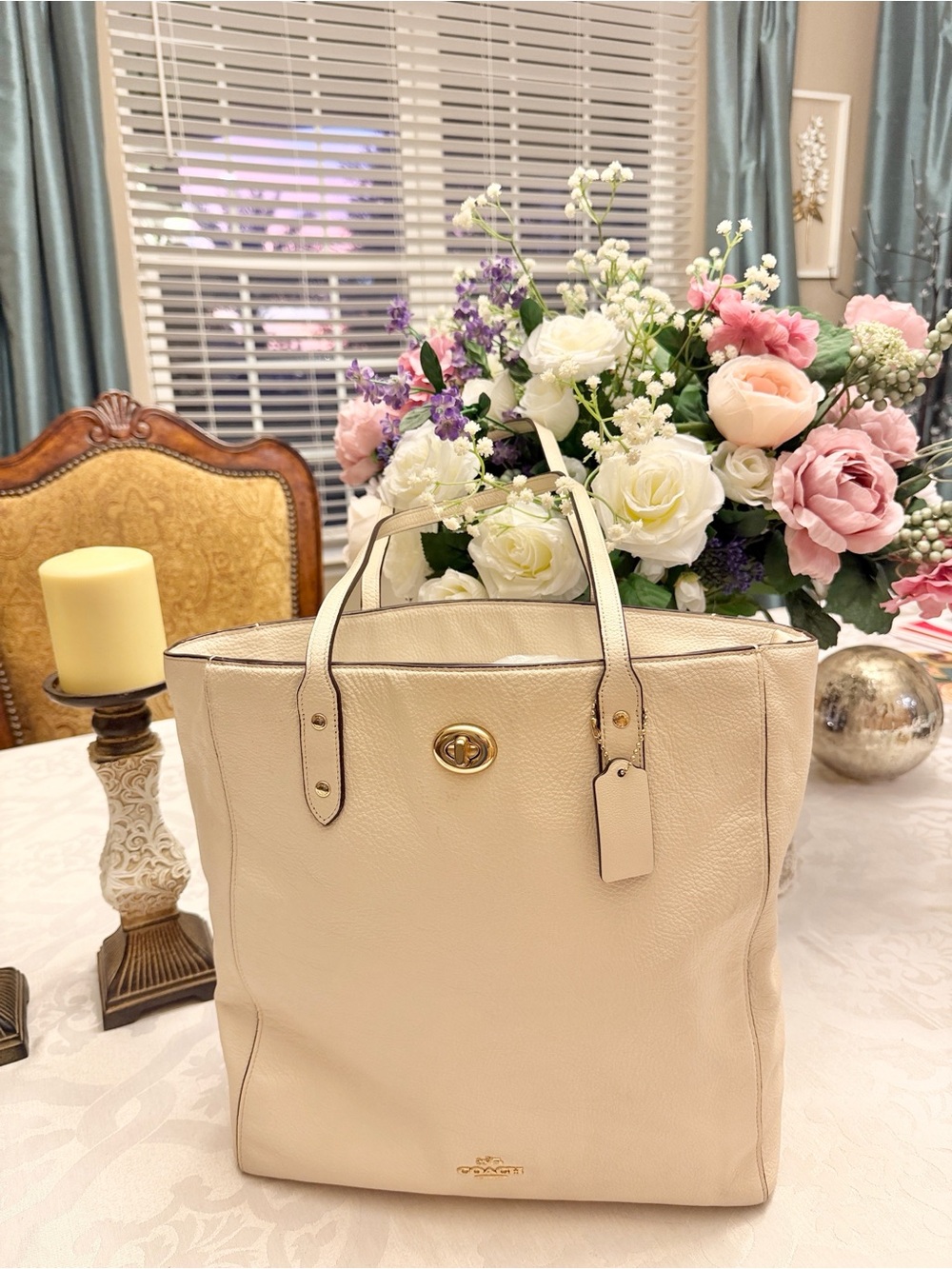 Coach Large Cream Leather Tote With Turnlock Feature - Picture 12 of 12